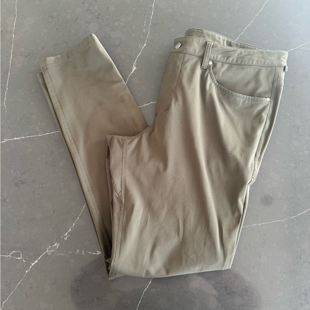 Lululemon Green ABC 5 Pocket Pants
34x32
Slim fit